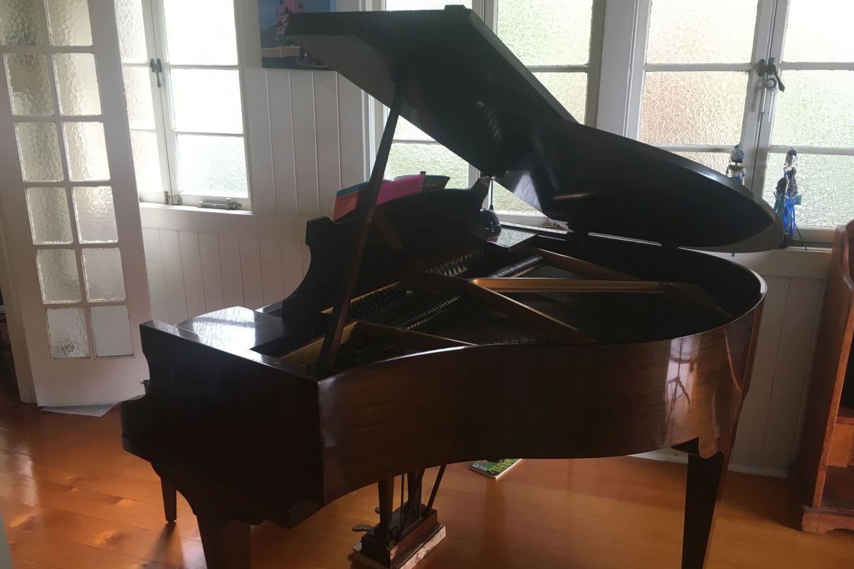 Howard Baby Grand01